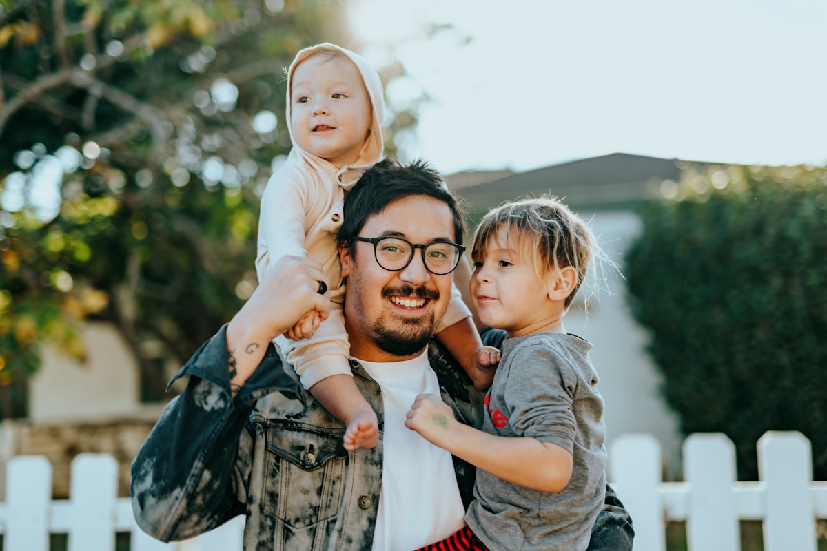 Familia mexicana planeando finanzas